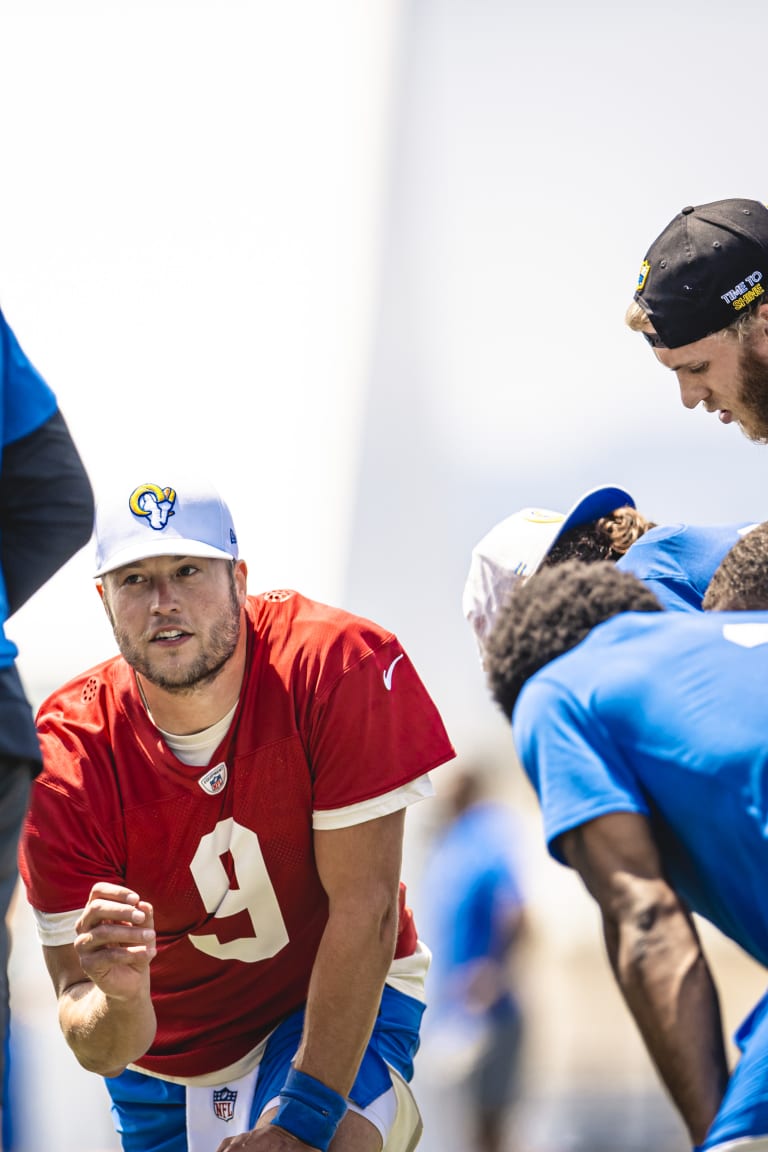 Matthew Stafford, Rams take field for 1st time in throwback uniforms