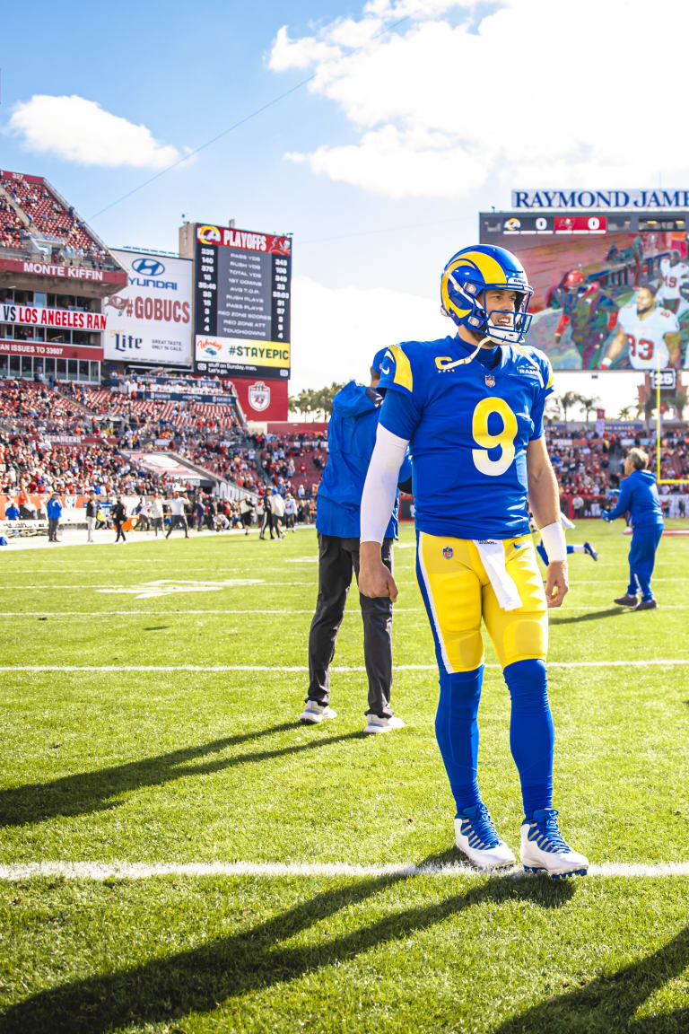 Matthew Stafford, Rams take field for 1st time in throwback uniforms