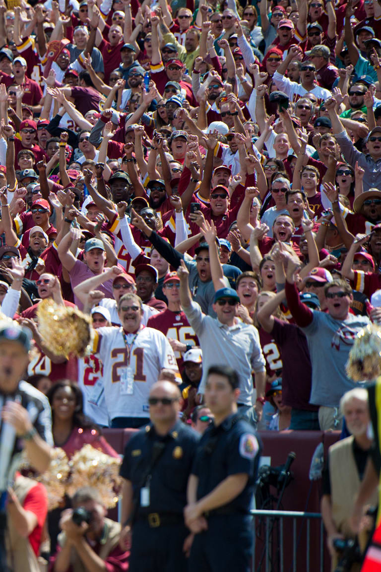 Washington Redskins Player Greets Fans In Cabin John Mall