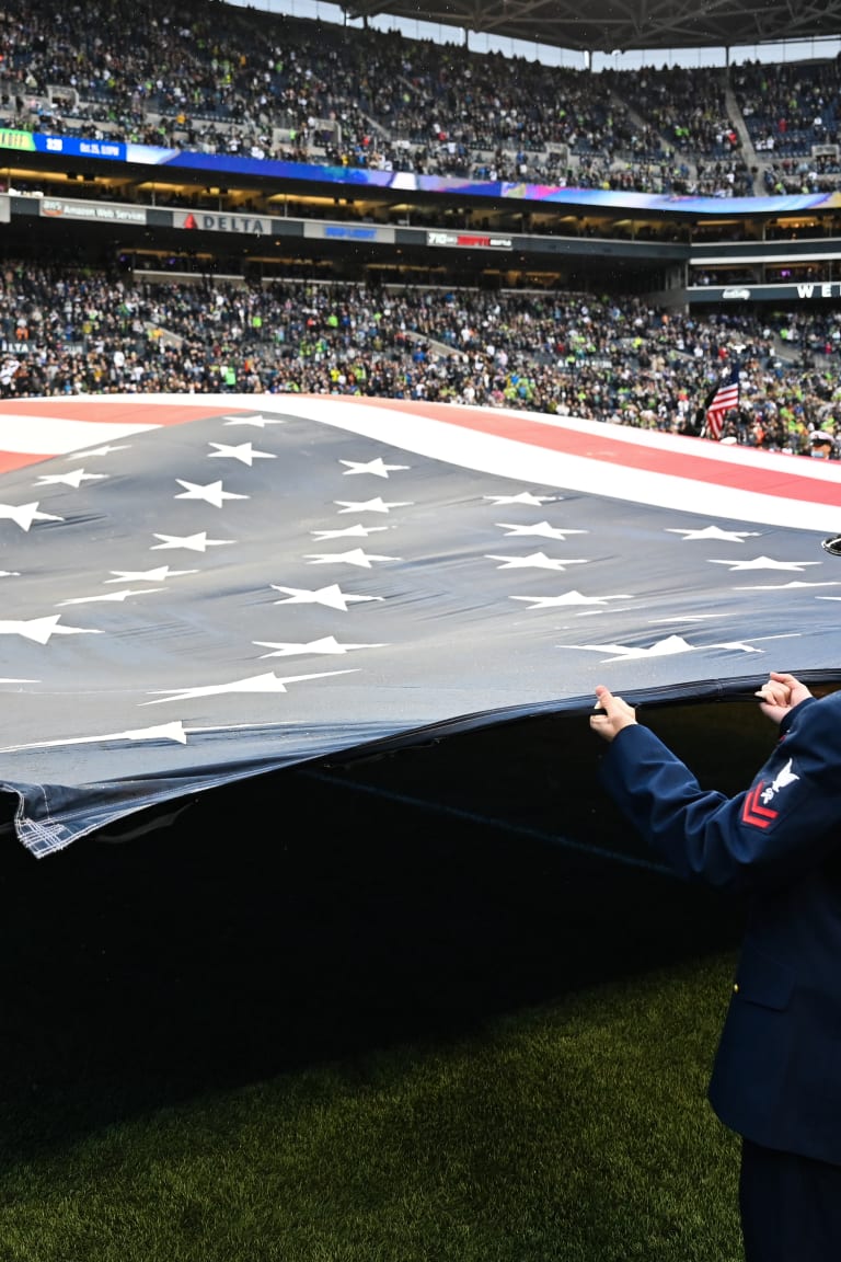 Buccaneers and Seahawks Legends Join Military Members as NFL