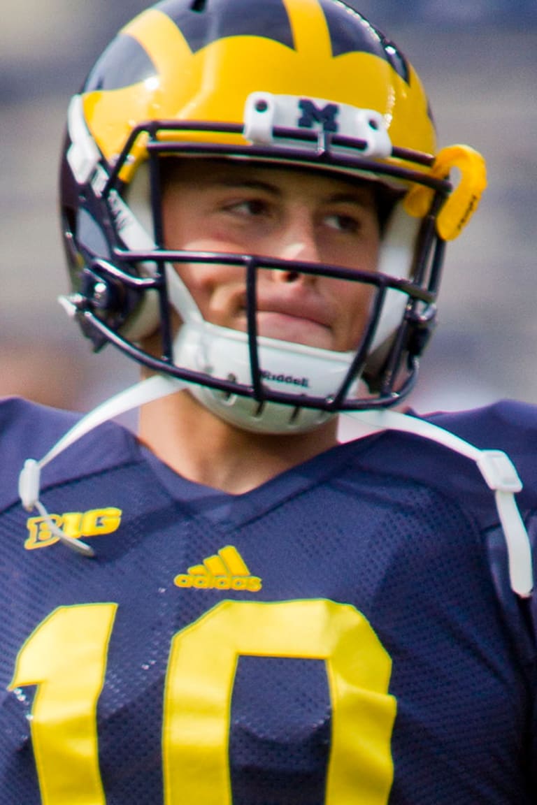 Pittsburgh Steelers tight end Zach Gentry, left, quarterback Kenny