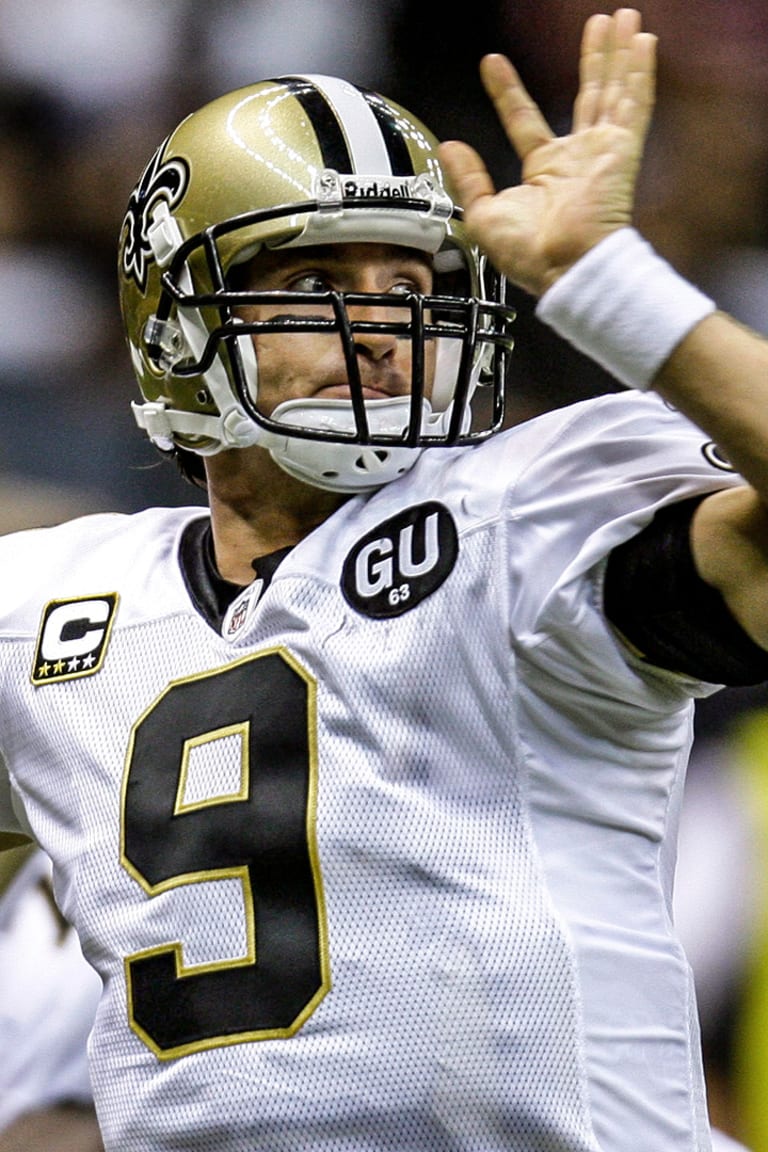 Drew Brees extends NFL-record TD streak as Saints shutter Eagles