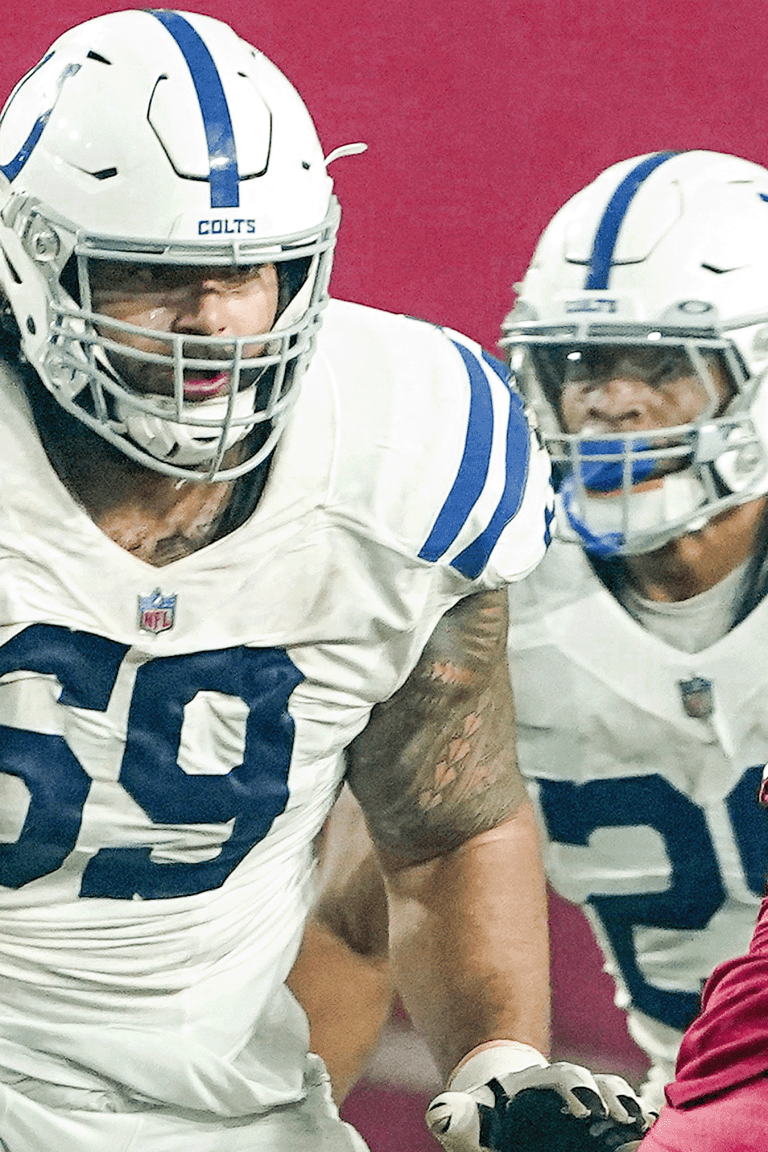 Indianapolis Colts tackle Matt Pryor (69) blocks Tennessee Titans