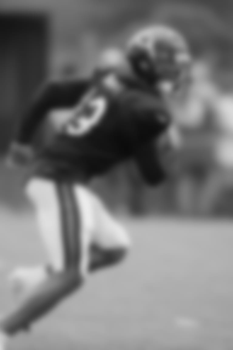 Chicago Bears players and coaches on the field for Day 6 of training camp at Halas Hall, Tuesday, August 1, 2023, in Lake Forest, Illinois.