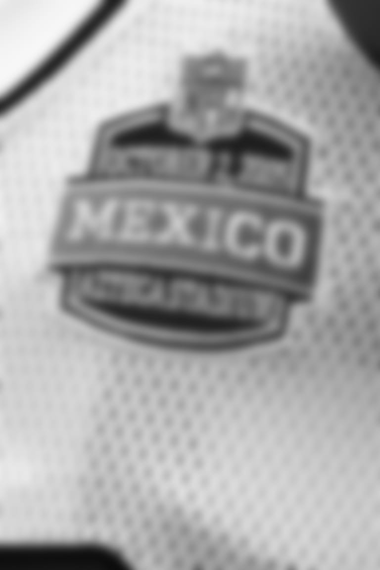 Photo of the mexico jersey patch worn for the 2005 mexico city game