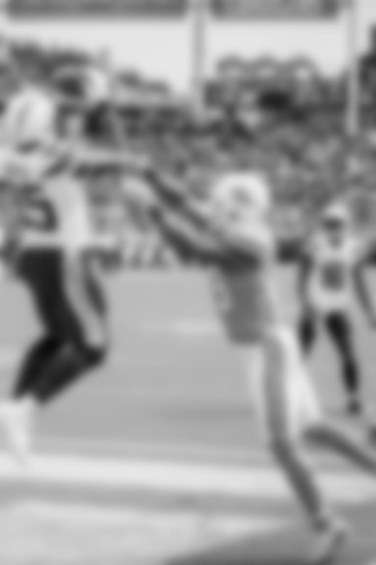 The Los Angeles Chargers play against the Miami Dolphins at StubHub Center on September 17, 2017 in Carson, California.
[Final Score: LAC 17 - MIA 19]