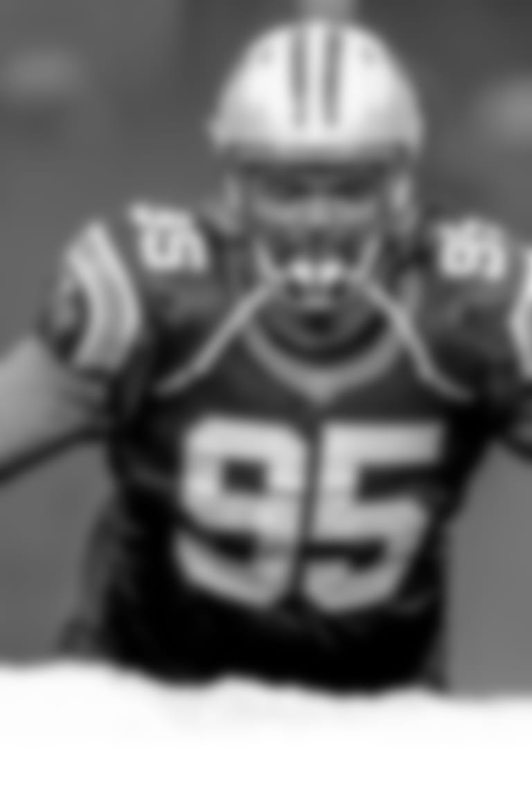 DT--Poe-&-McCoy-Bring-Size,-Experience-&-More-no-top-no-text-hero