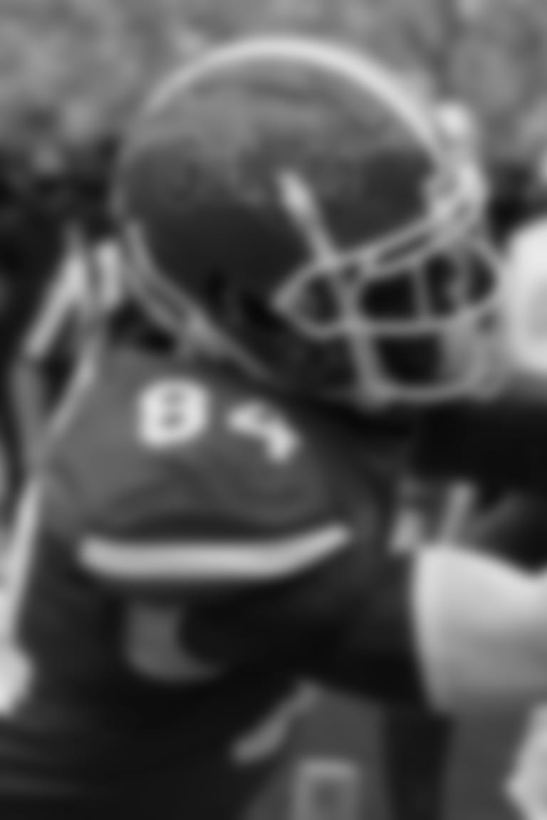 Florida tight end Kyle Pitts catches a pass against South Carolina during the first half of an NCAA college football game, Saturday, Oct. 3, 2020, in Gainesville, Fla. The play was ruled out of bounds.(AP Photo/John Raoux)