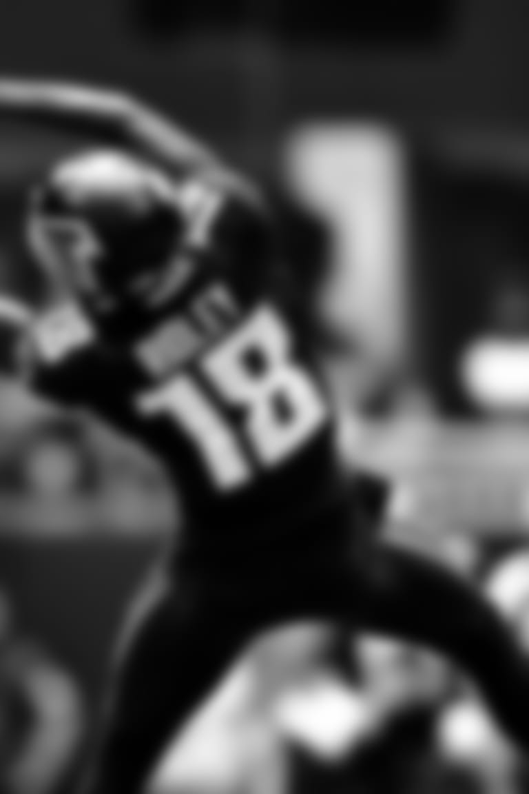 Atlanta Falcons wide receiver Calvin Ridley #18 makes a catch against the Washington Football Team at Mercedes-Benz Stadium in Atlanta, Georgia on Sunday, October 3, 2021. (Photo by Kyle Hess/Atlanta Falcons)