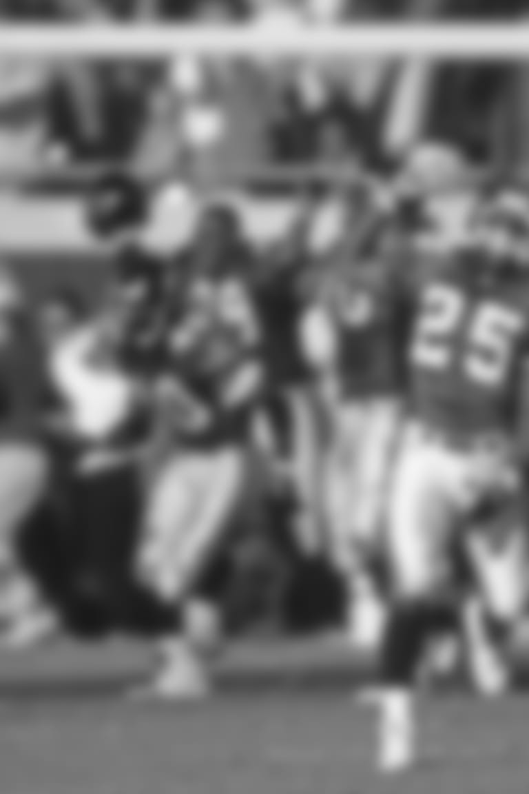 rwilson-JaguarsHistoricalPhotoArchive_143MickeyWashingtonMissedFG122296