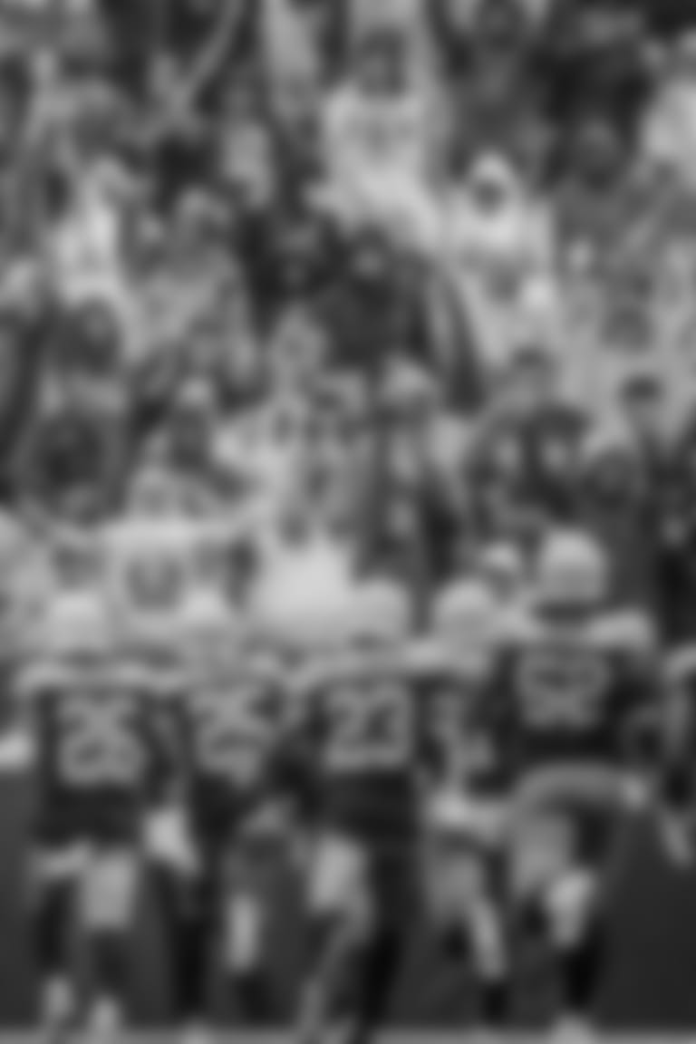 200605-4-fans-parallax