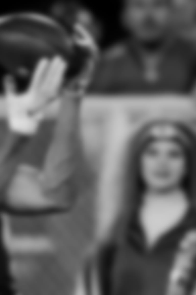 200501-5-hands-parallax