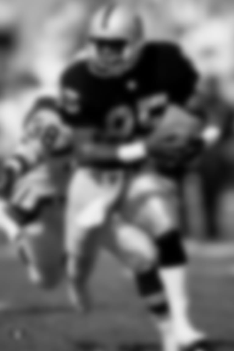 **WR Sam Graddy (1990-92)**
Graddy was part of the gold medal winning 4x100-meter relay and won silver in the 100-meter competition during the 1984 Olympics.