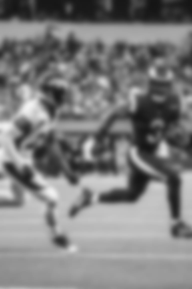 The Los Angeles Rams take on the Denver Broncos during Week 16 of the 2022 NFL regular season.