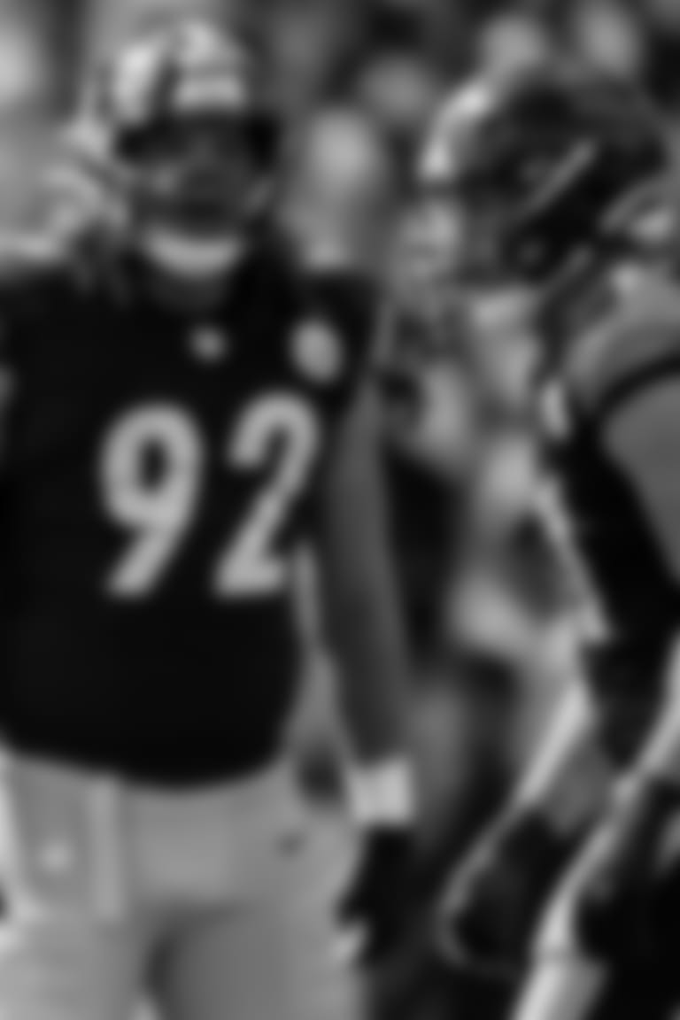 Parallax_2560x975_Watt_2023_Sack_Celebration