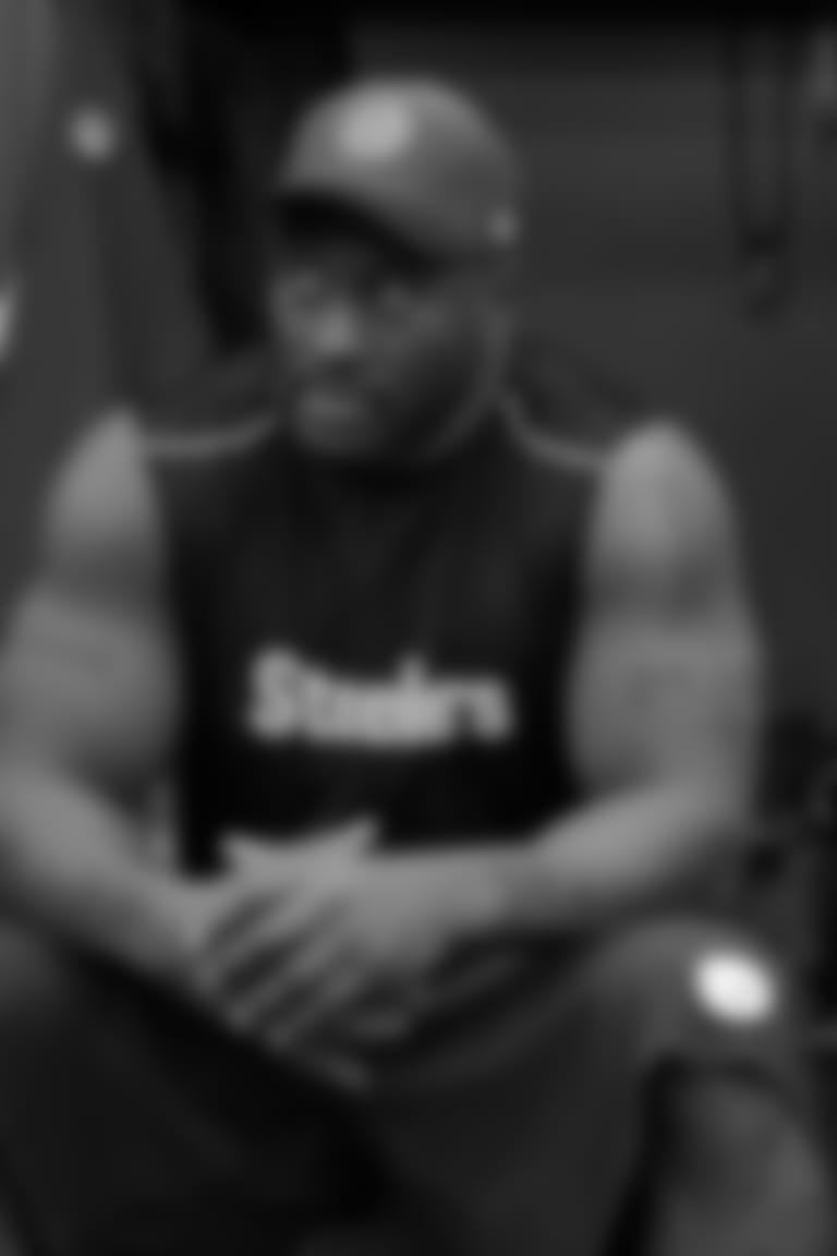 Parallax_2560x975_Sack_Harrison_James_Watt_TJ_lockerroom_001