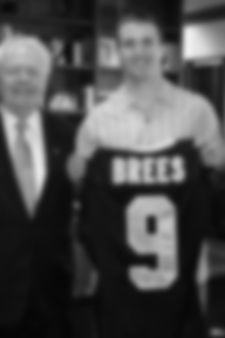 Drew-Brees-2006-Signs-Contract-1920x1080