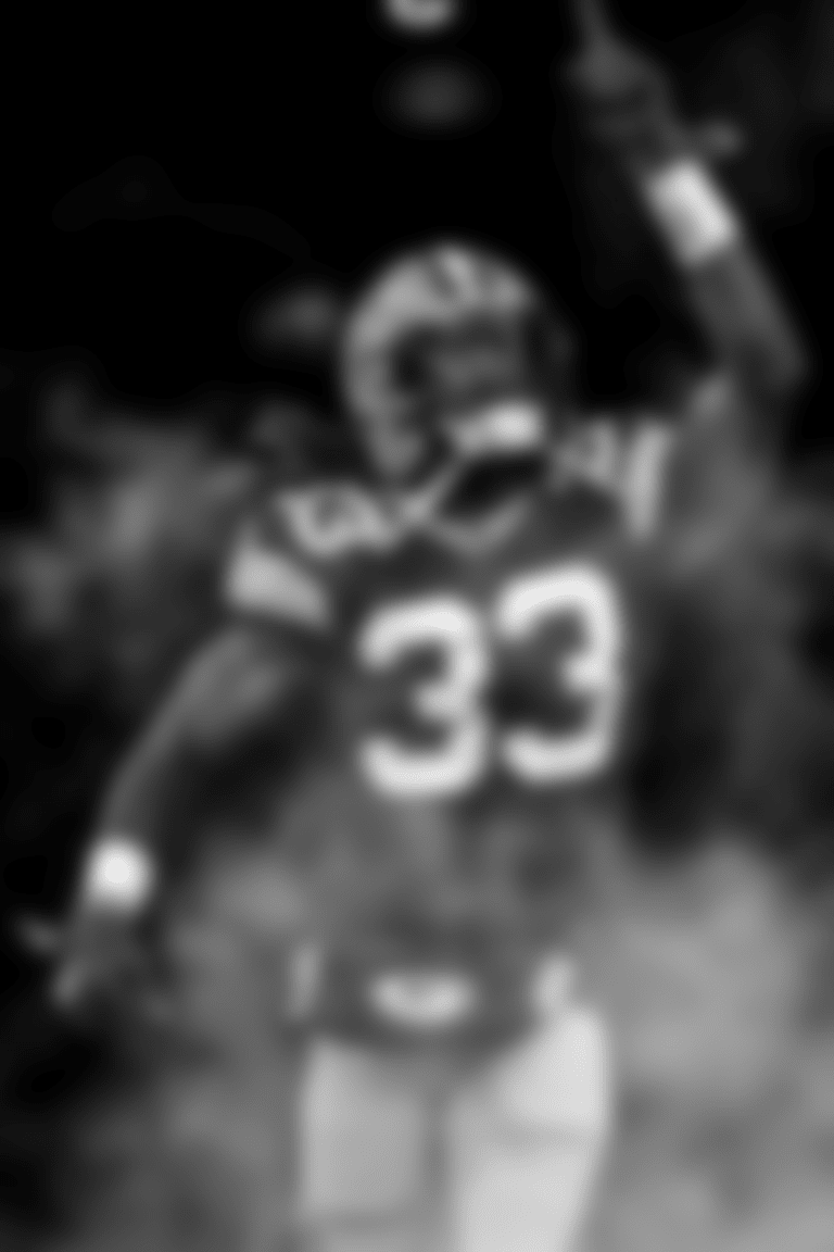 Aaron Jones tunnel mobile