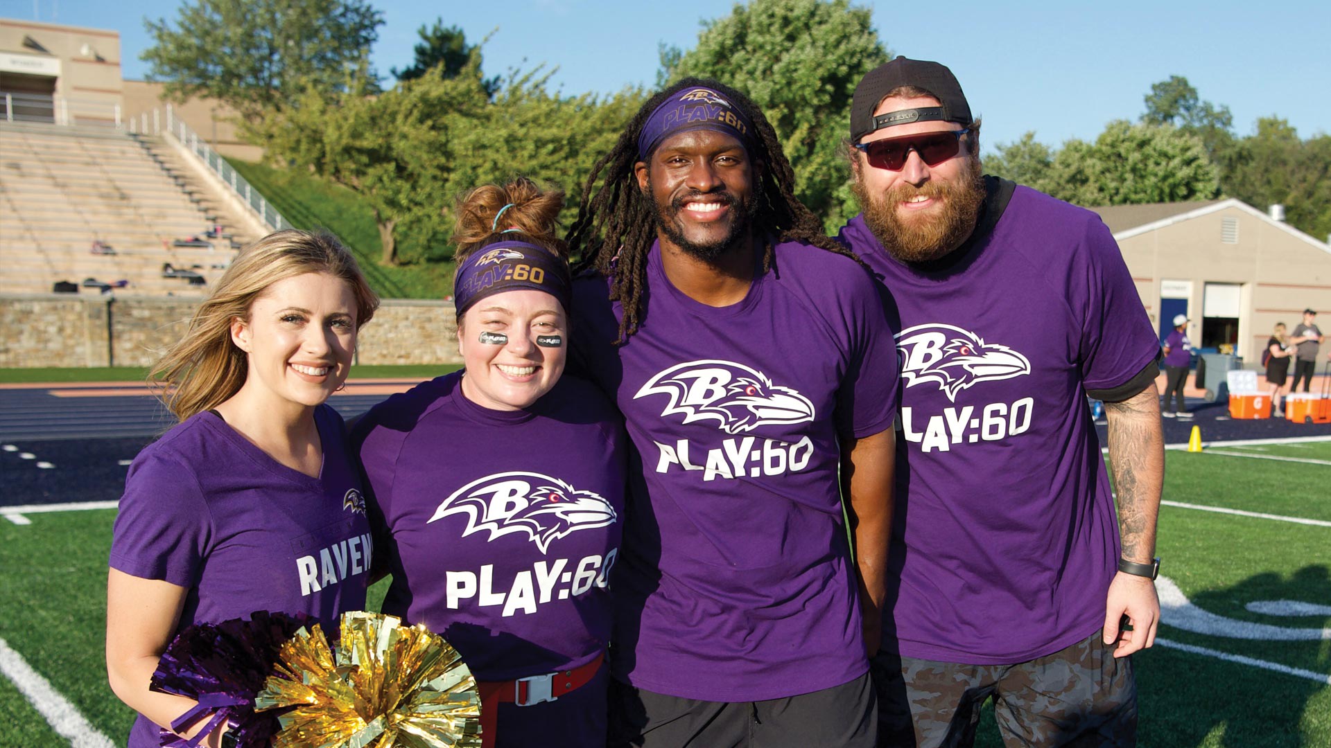 LB Josh Bynes and TE Eric Tomlinson participate in a Baltimore Ravens Play 60 event.