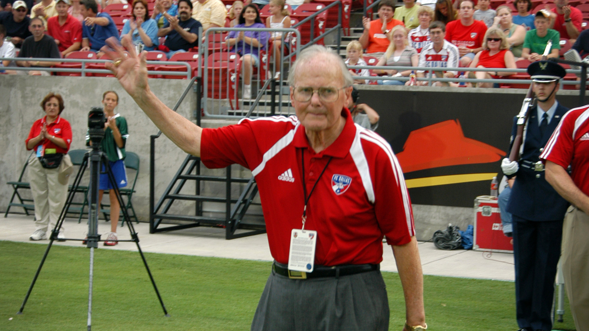 Lamar Hunt on the FC Dallas pitch in 2005