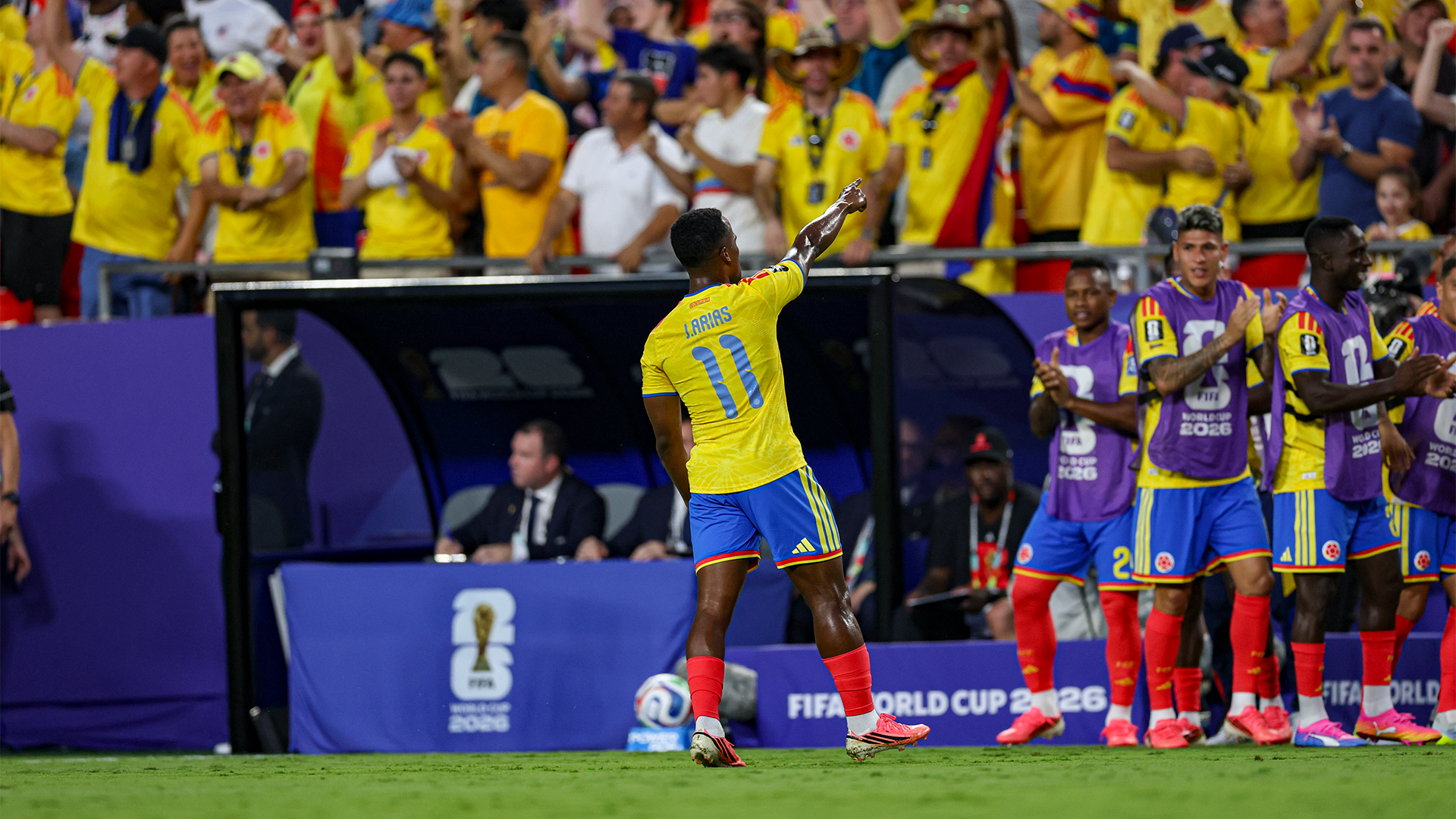 Jhon Arias points to the crowd during the game