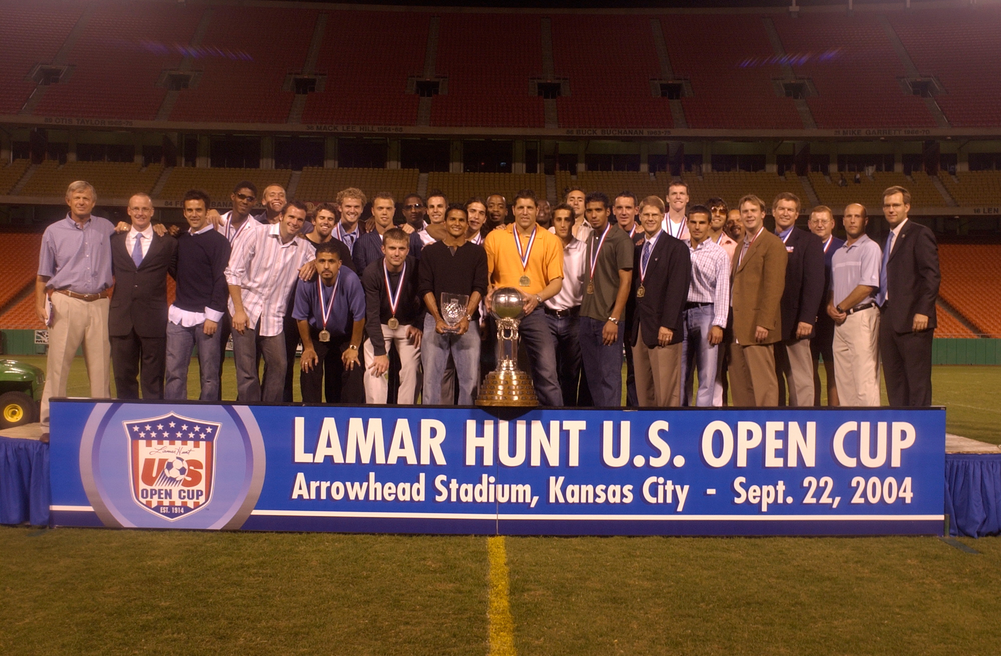 The 2004 Kansas City Wizards with the Lamar Hunt U.S. Open Cup trophy