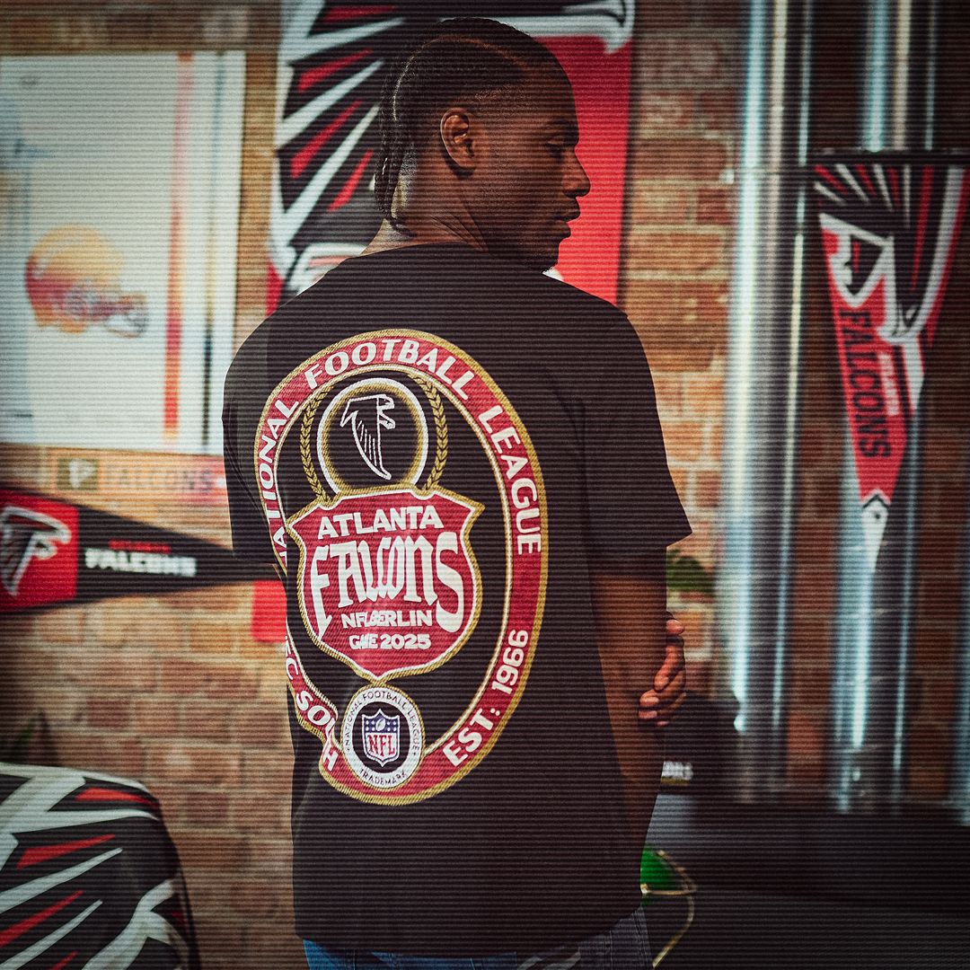 Falcons in Berlin Retail- Black t-shirt