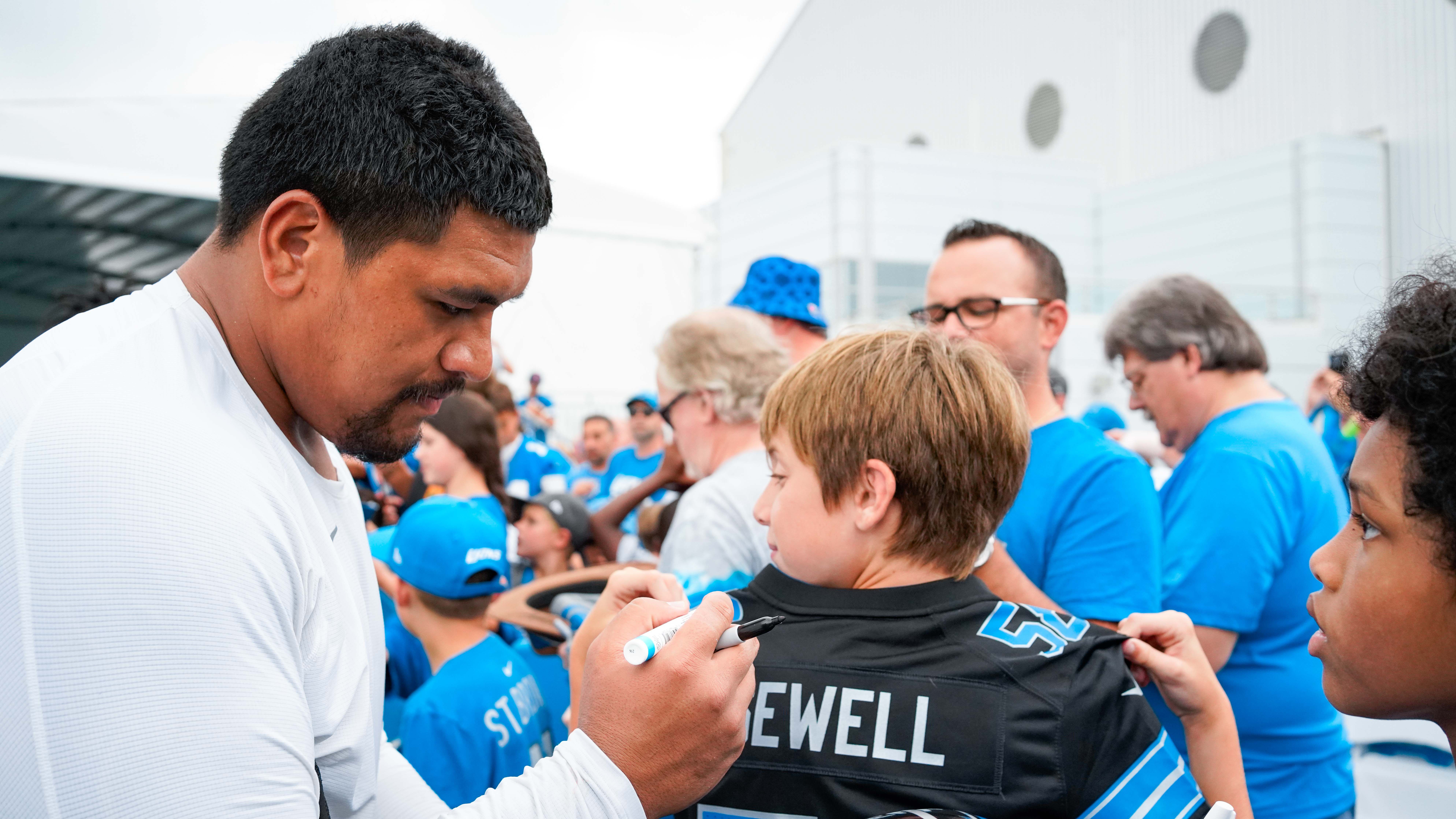 Post-Practice-Autographs