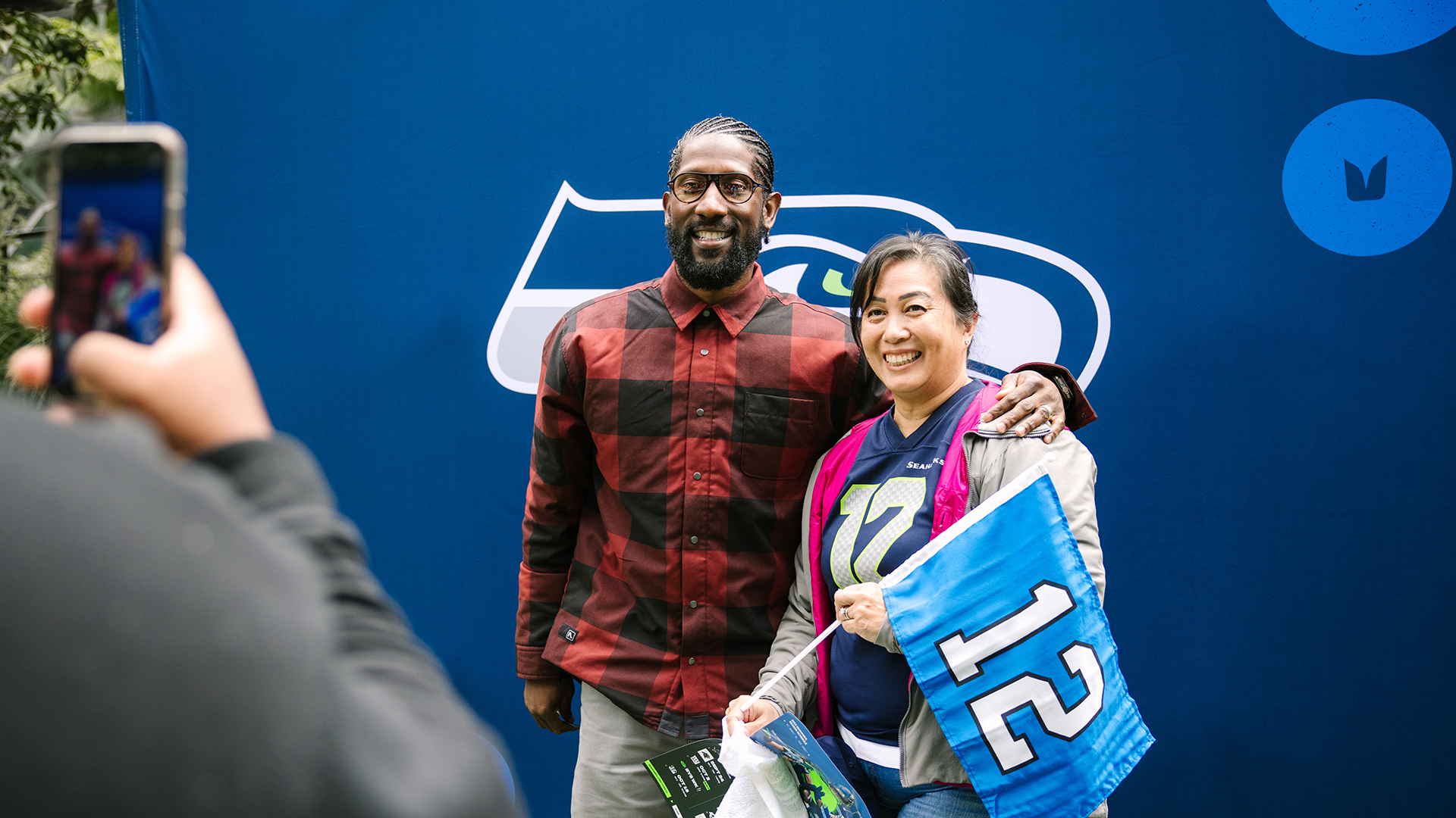 A fan and Seahawks Legend posing for a photo