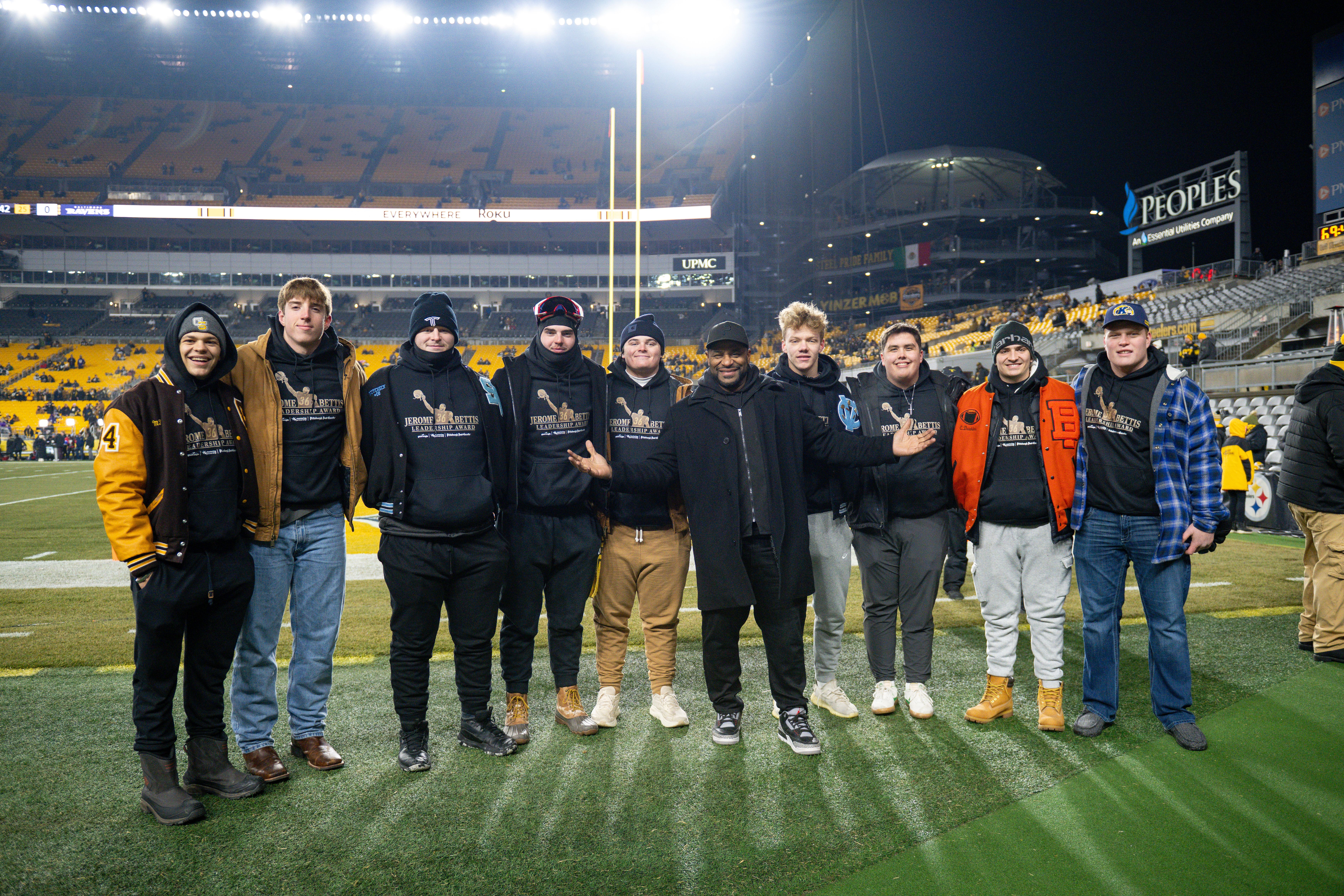 Pittsburgh Steelers legend Jerome Bettis and the Leadership Award group prior to a regular season game between the Pittsburgh Steelers and the Baltimore Ravens, Sunday, Jan. 4, 2026 in Pittsburgh, PA. The Steelers defeated the Ravens 26-24. (Karl Roser / Pittsburgh Steelers)