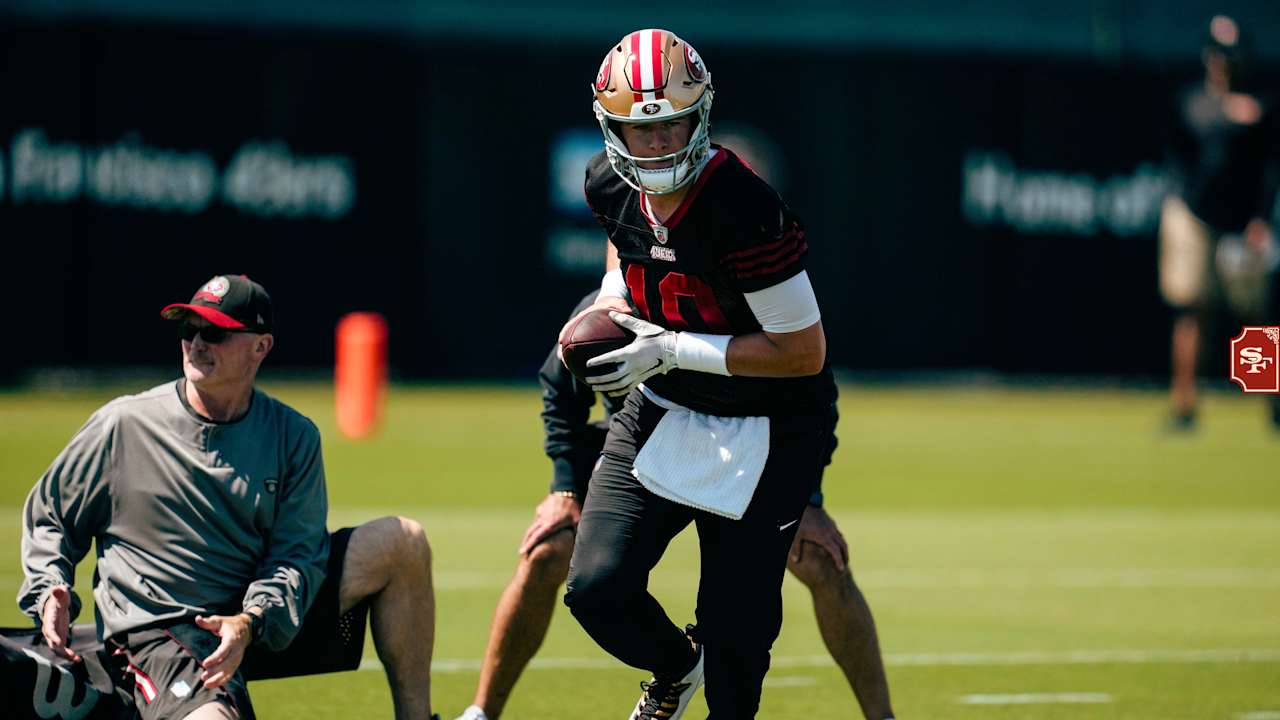 Victoria Matos su mirada cerrados en un gesto de éxtasis