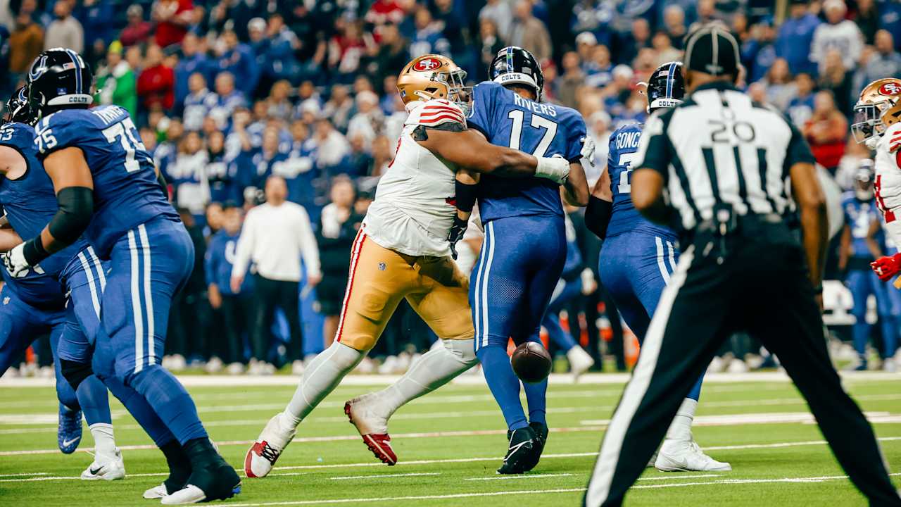 Collins Brings Down Rivers, Causes Fumble for 15-Yard Loss