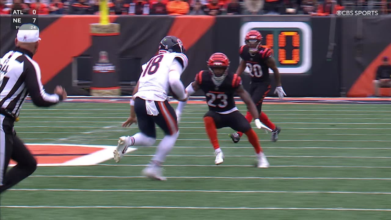 Image for HIGHLIGHT: Caleb Williams escapes Bengals defense for 13-yard scramble