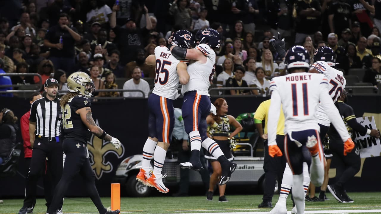 HIGHLIGHT Cole Kmet makes spectacular grab over Saints DB for TD