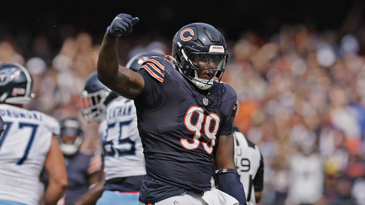 HIGHLIGHT: Gervon Dexter Sr. ends Titans drive with third-down sack