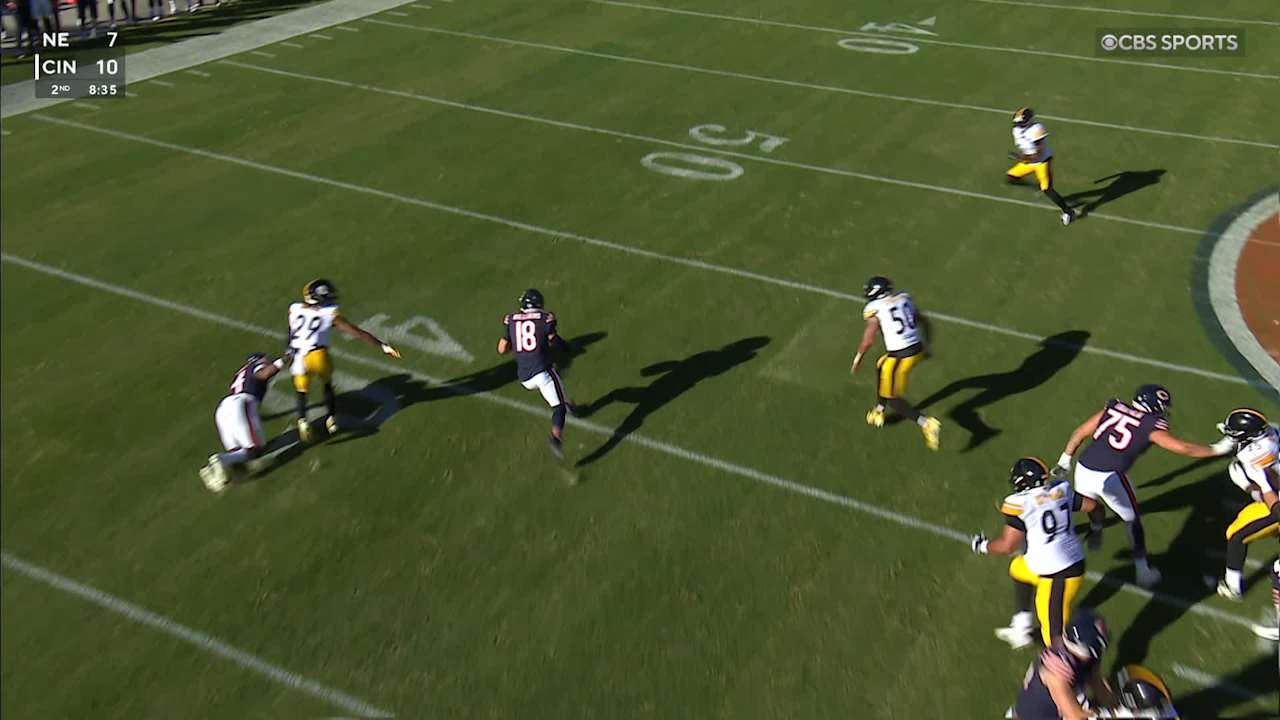 HIGHLIGHT: Caleb Williams' keeper moves chains on fourth-and-1