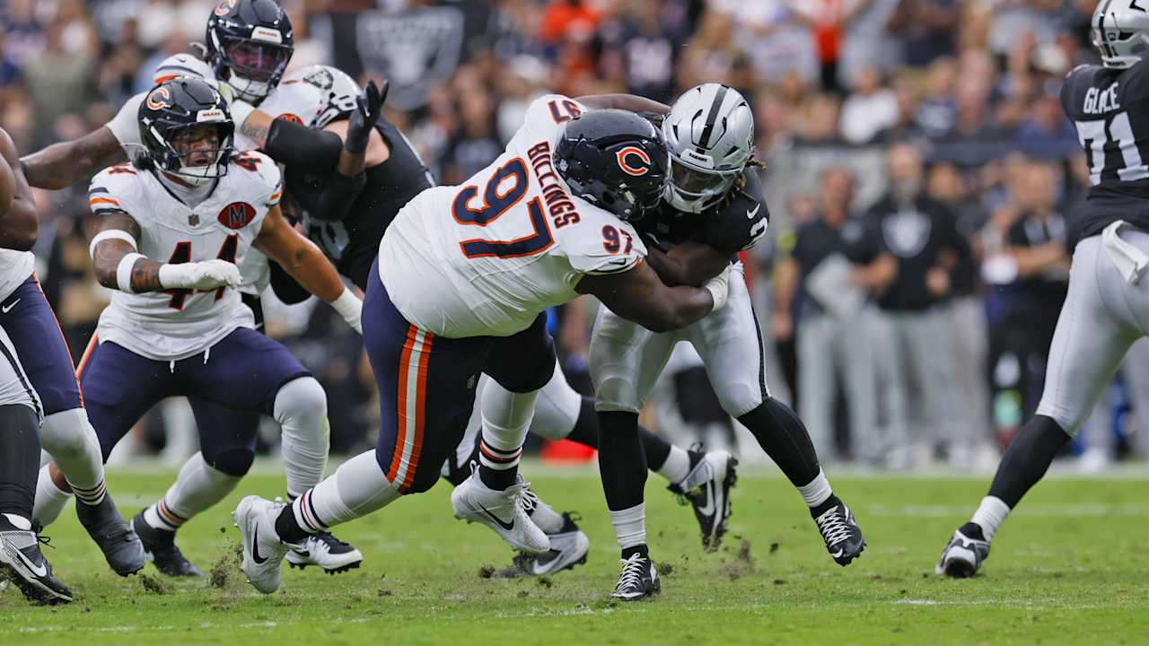 HIGHLIGHT Tyrique Stevenson recovers forced fumble on fourthdown stop