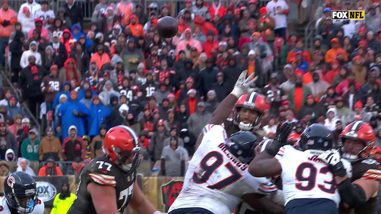 HIGHLIGHT: Tyrique Stevenson Lays Out To Record Third Bears INT