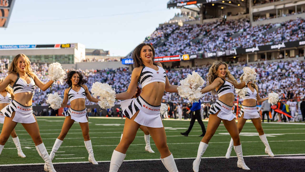 CHEERLEADER PHOTOS Best of Ben Gals So Far in 2024