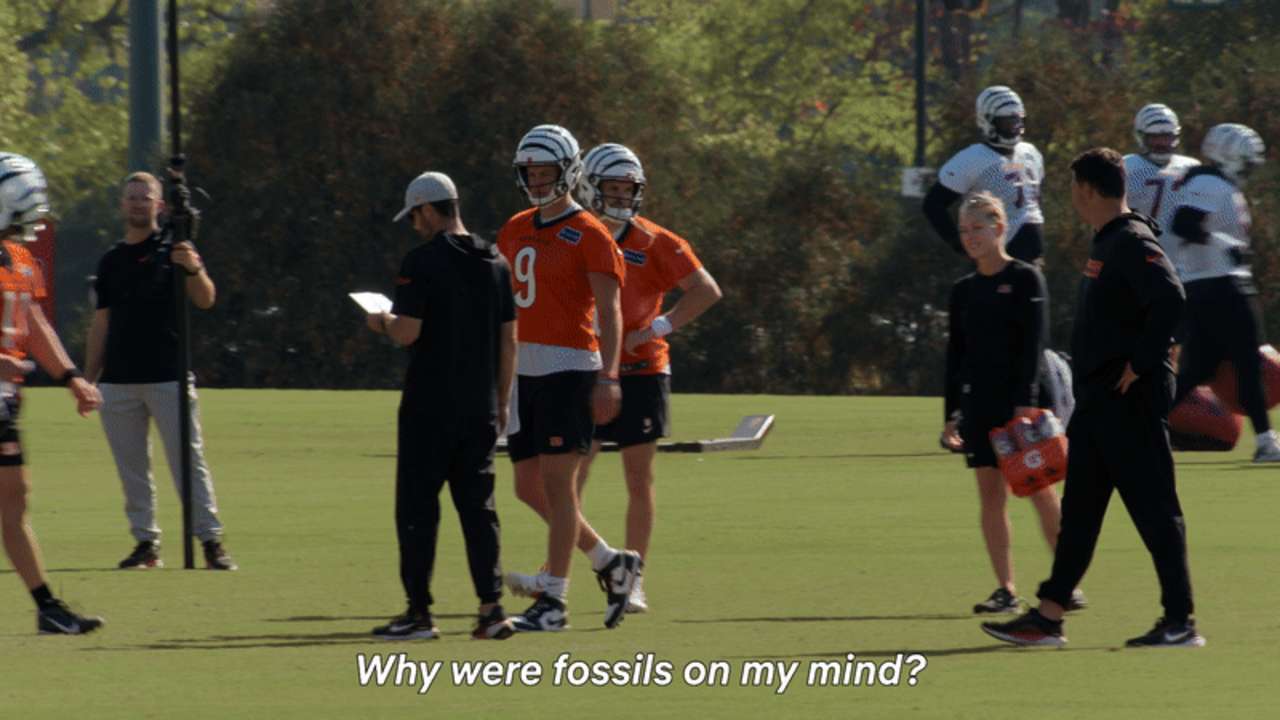 Joe Burrow Talks Fossils ï Quarterback Clip
