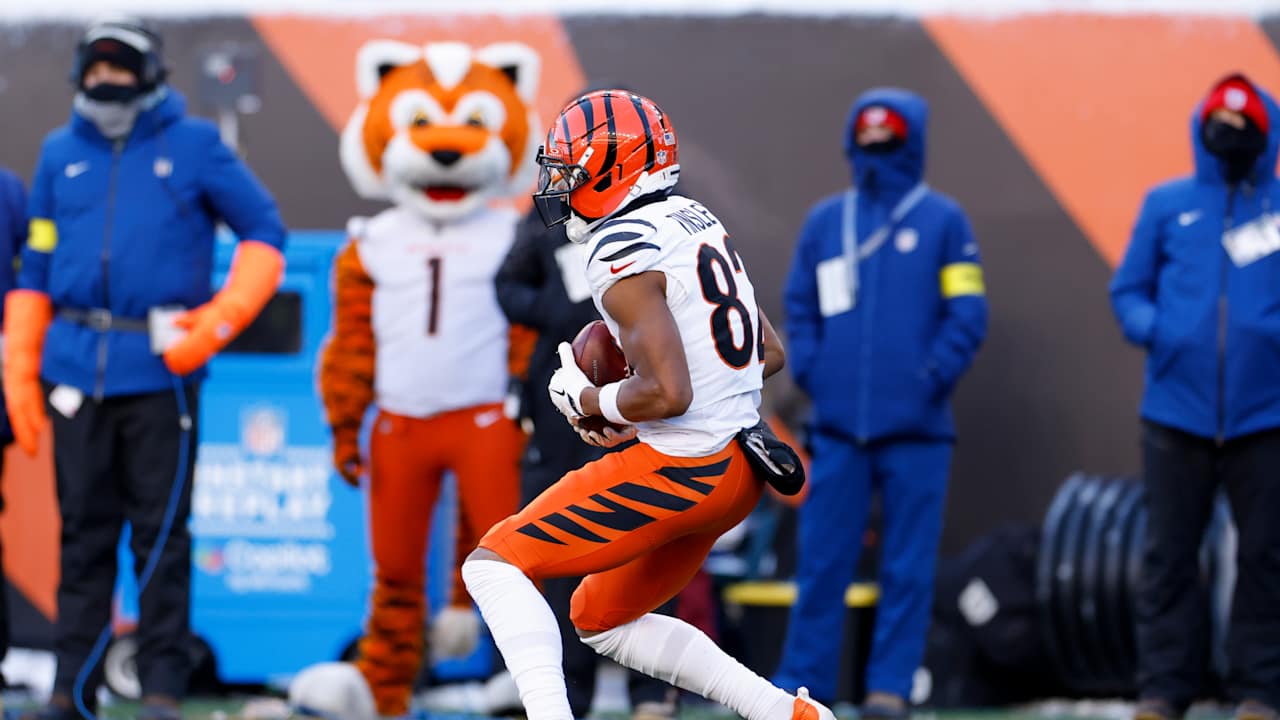 Can't-Miss Play: Joe Burrow finds Chase Brown at pylon for