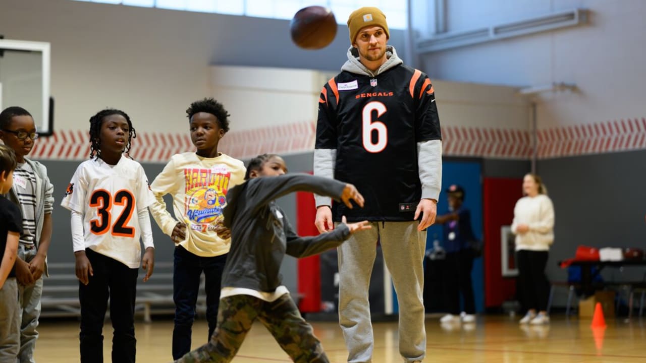 Photos Players Visit Boys And Girls Club   Yhqxmg9c66vtws11bcf8