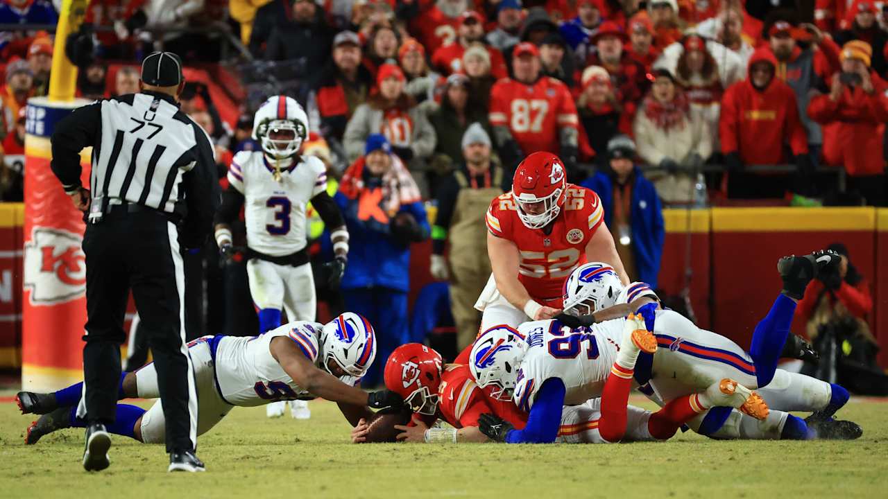 Ed Oliver recovers a Patrick Mahomes fumble | Bills at Chiefs | AFC Championship