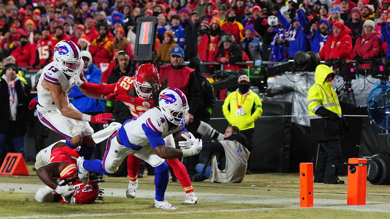 Yes, chef! James Cook turns the corner for a six-yard touchdown run ...