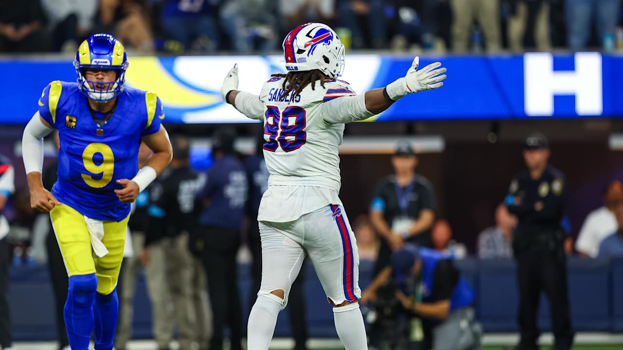 T.J. Sanders sacks Stafford on two-point conversion attempt | Bills vs ...