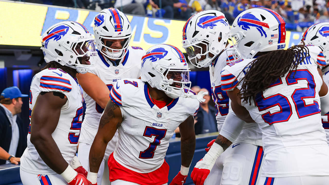 70-yard return on opening kickoff! Ray Davis opens 'MNF' with a BANG | Bills  vs. Rams Highlights