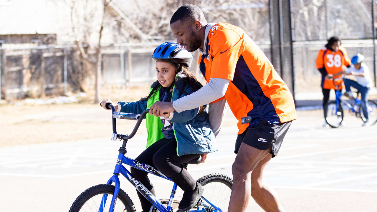 Denver Broncos participate in Random Acts of Kindness Week - Vimarsana News