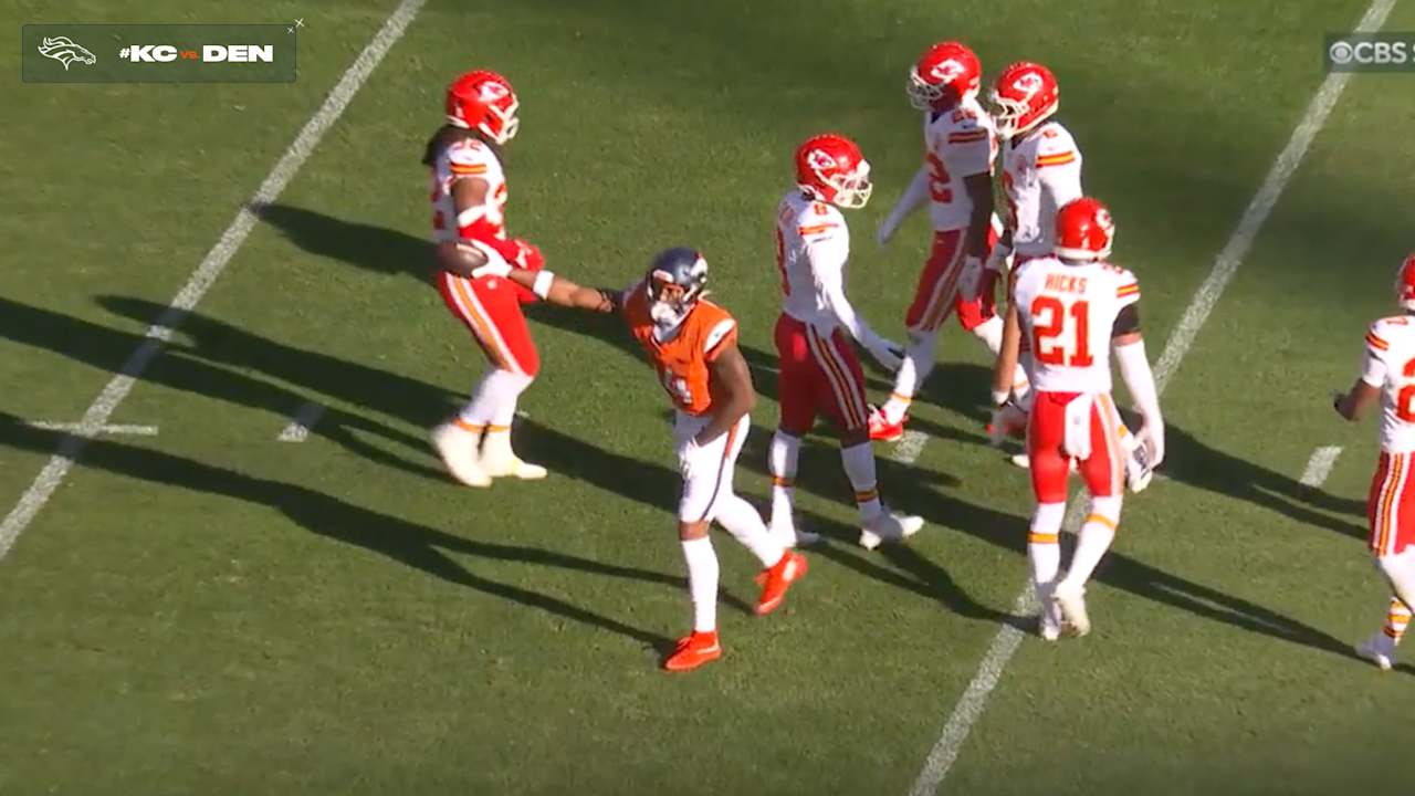 Wr Courtland Sutton Corrals 21 Yard Pass From Qb Bo Nix On Third Down