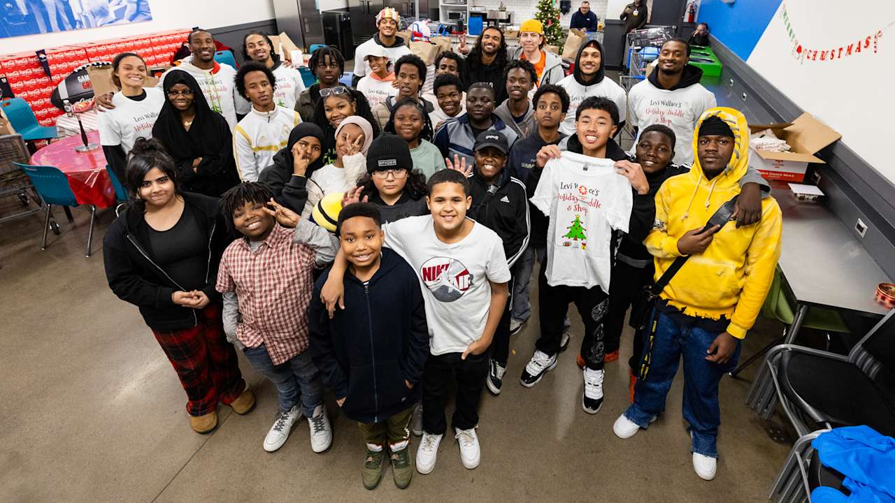 Photos: Levi Wallace Foundation hosts Holiday Huddle & Shop event for ...