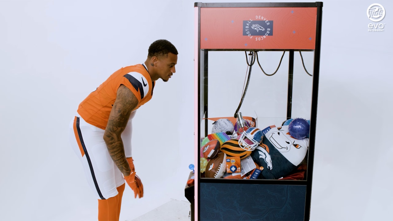 Claw Machine: Broncos players take on arcade challenge